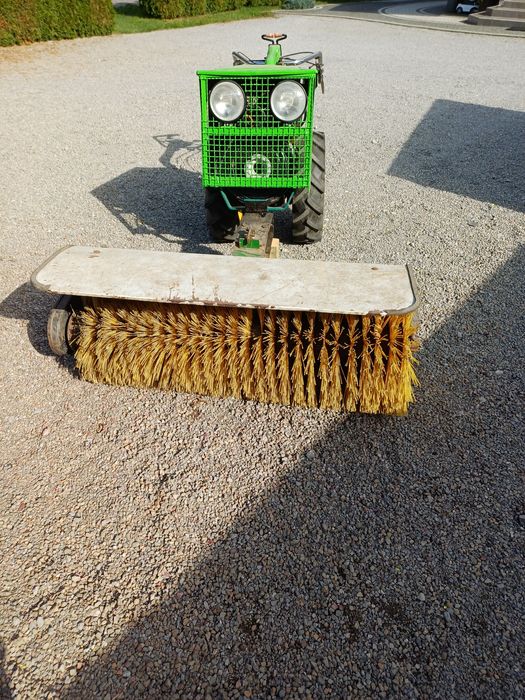 Ferrari , traktorek-dzik, jednoosiowy z zamiatarką ,nie glebogryzarka.