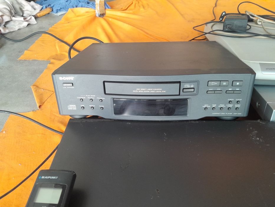 Leitores de DVD.  e um de digitalização VHS não está disponível