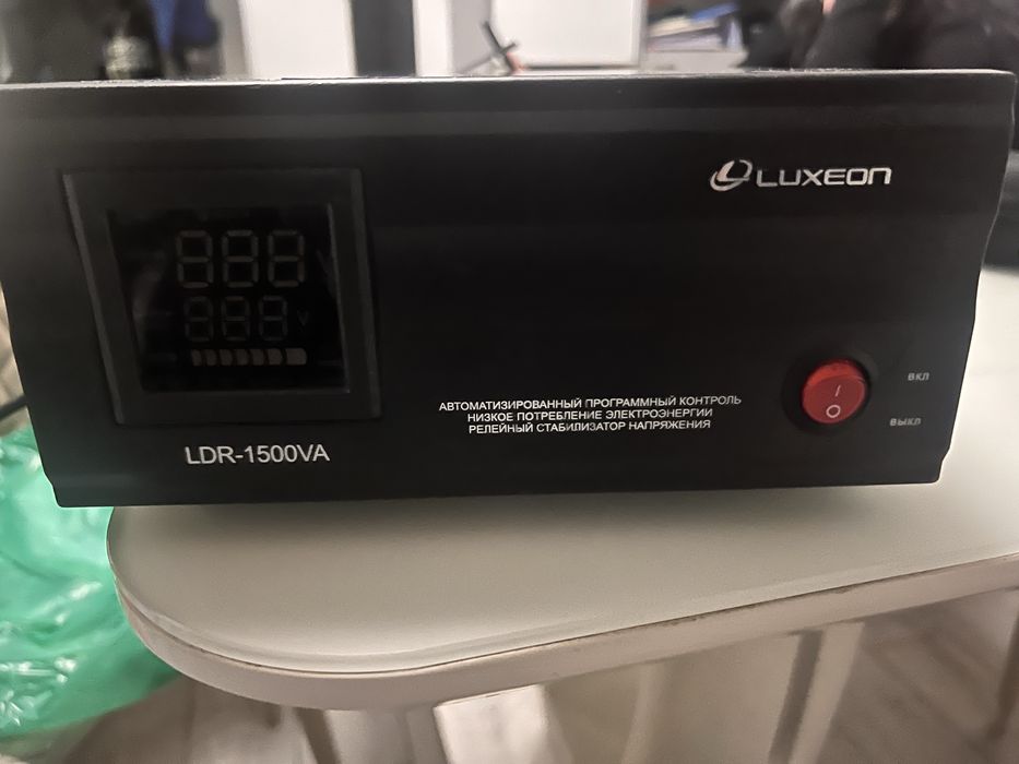 Стабілізатор напруги Luxeon LDR-1500VA