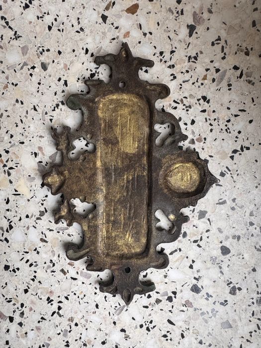 Ozdobna tabliczka drzwiowa z mosiądzu – vintage, do grawerowania