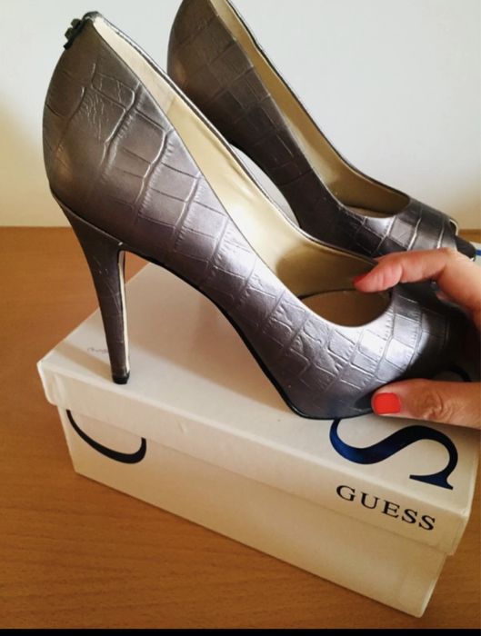 Sapatos originais Guess