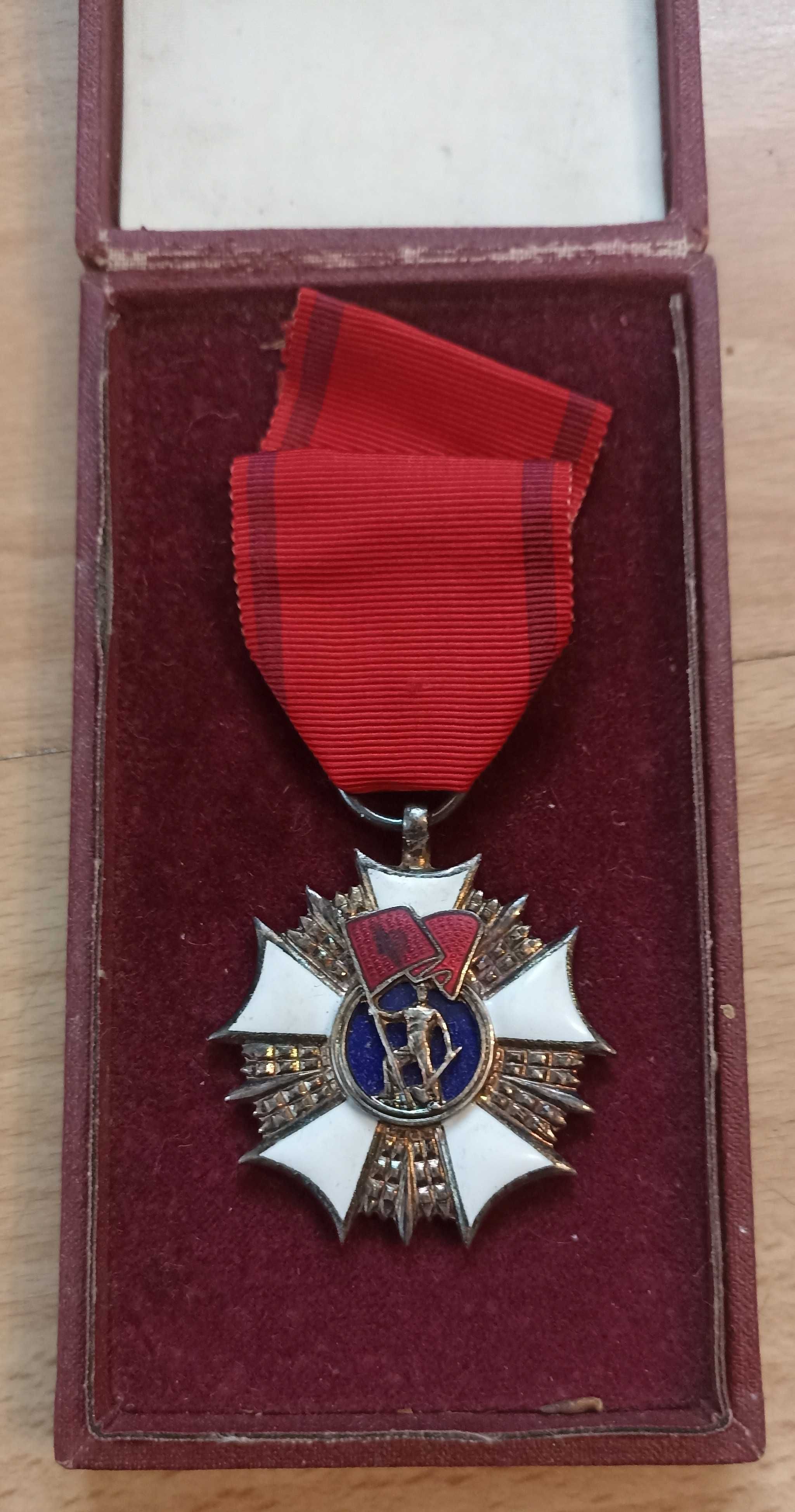 Złoty Order Sztandaru Pracy 1 Klasy Medal Odznaczenie +  Etui