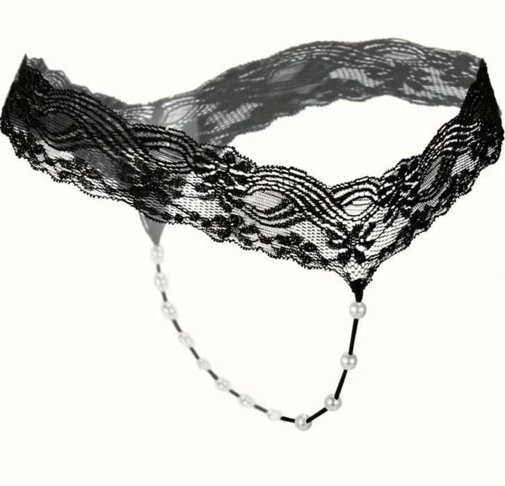 Kwieciste koronkowe stringi