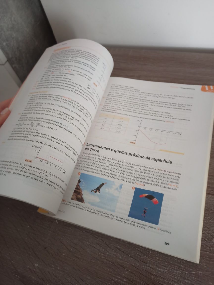 Livro de preparação de exame de físico e química 11° ano