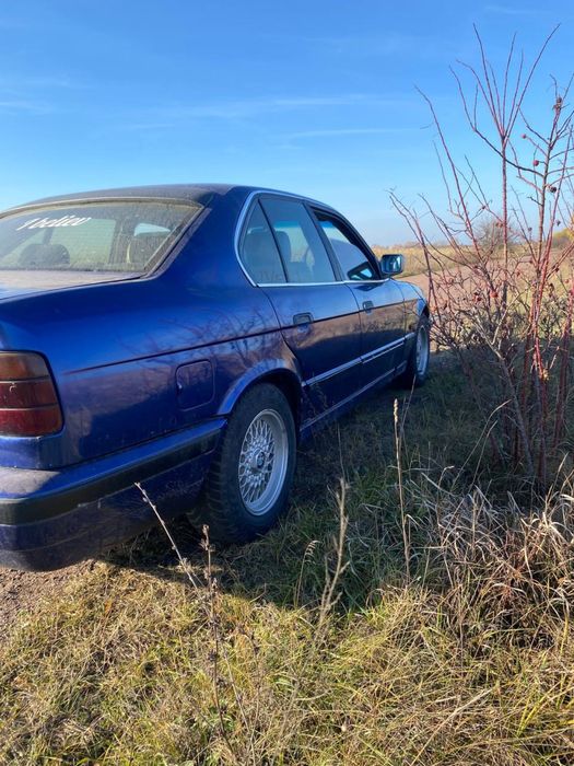 Продам bmw e34 не на ходу деталі за телефоном