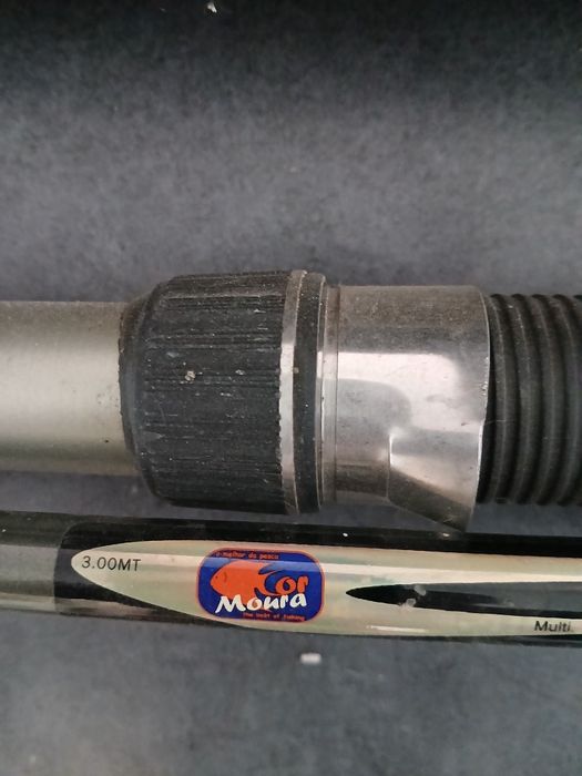 Vendo duas canas de pesca e a mala.