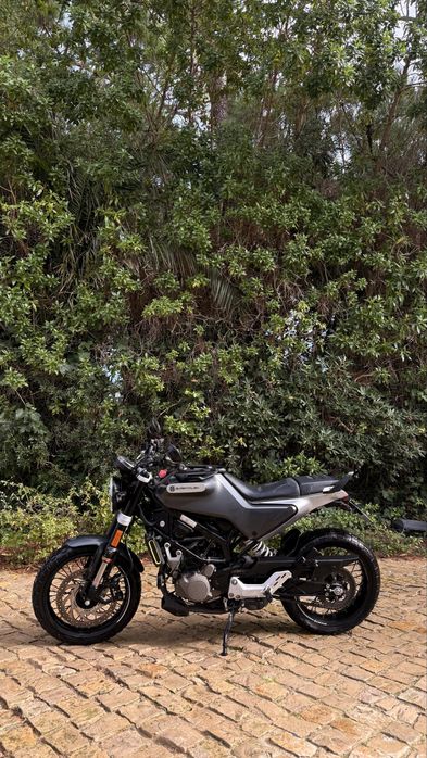 Husqvarna Svartpilen 125 – 2022 apenas 5300 km