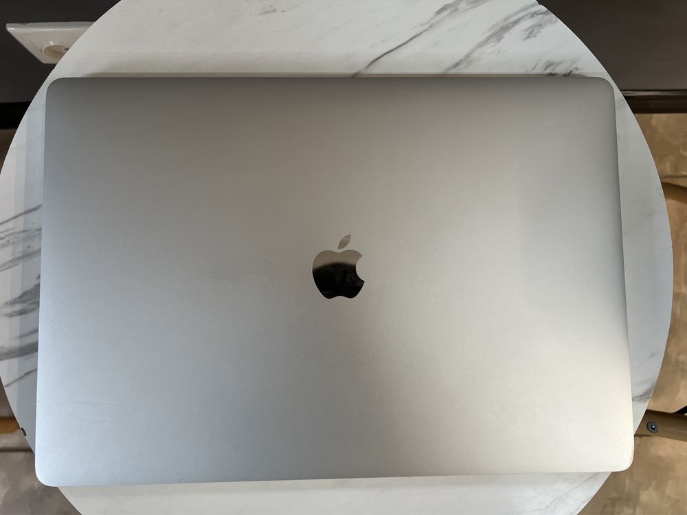 MacBook Pro 15” 2017 16GB 256GB SSD Touch Bar