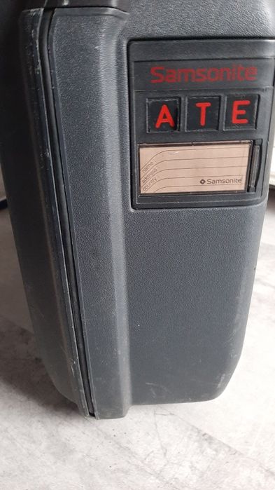 Walizka Samsonite plastikowa