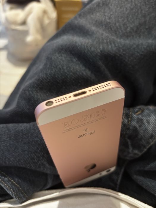 iPhone SE różowy 32 GB, bateria 89% oryginalna