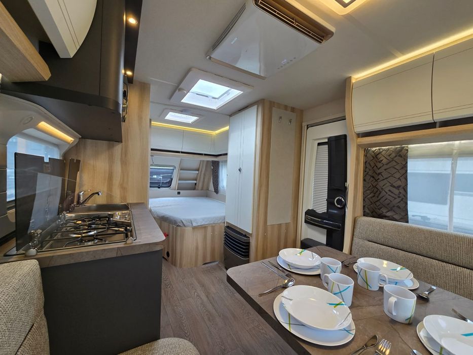 Przyczepa kempingowa wynajem HOBBY DE LUXE 460 UFE sezon 26 rezerwacje