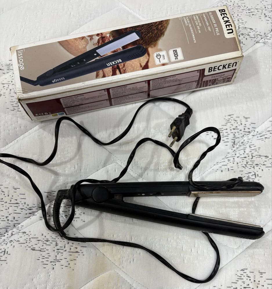 Máquina de esticar o cabelo Becken Preta