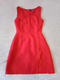 Червоне плаття з розпіркою