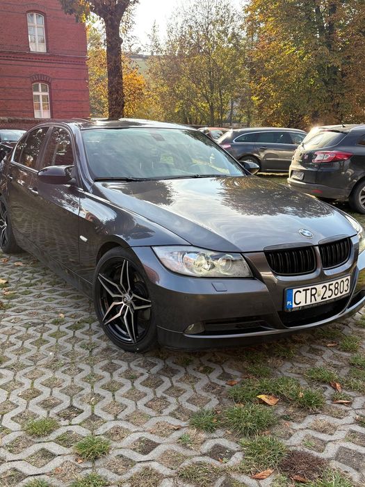 BMW Seria 3 BMW 325i E90
