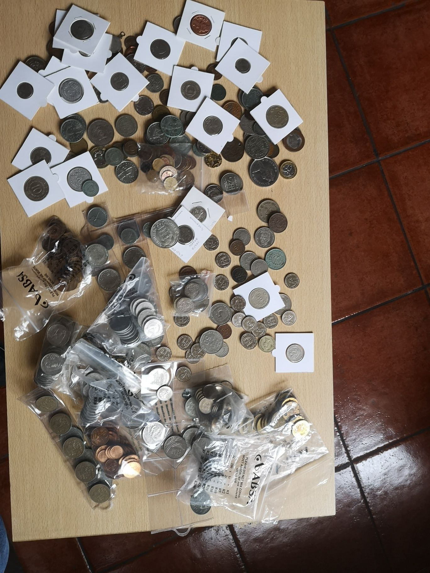 2.4 kg de moedas diversas