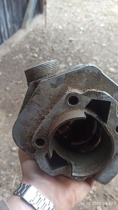 Продам циліндр на муравя!