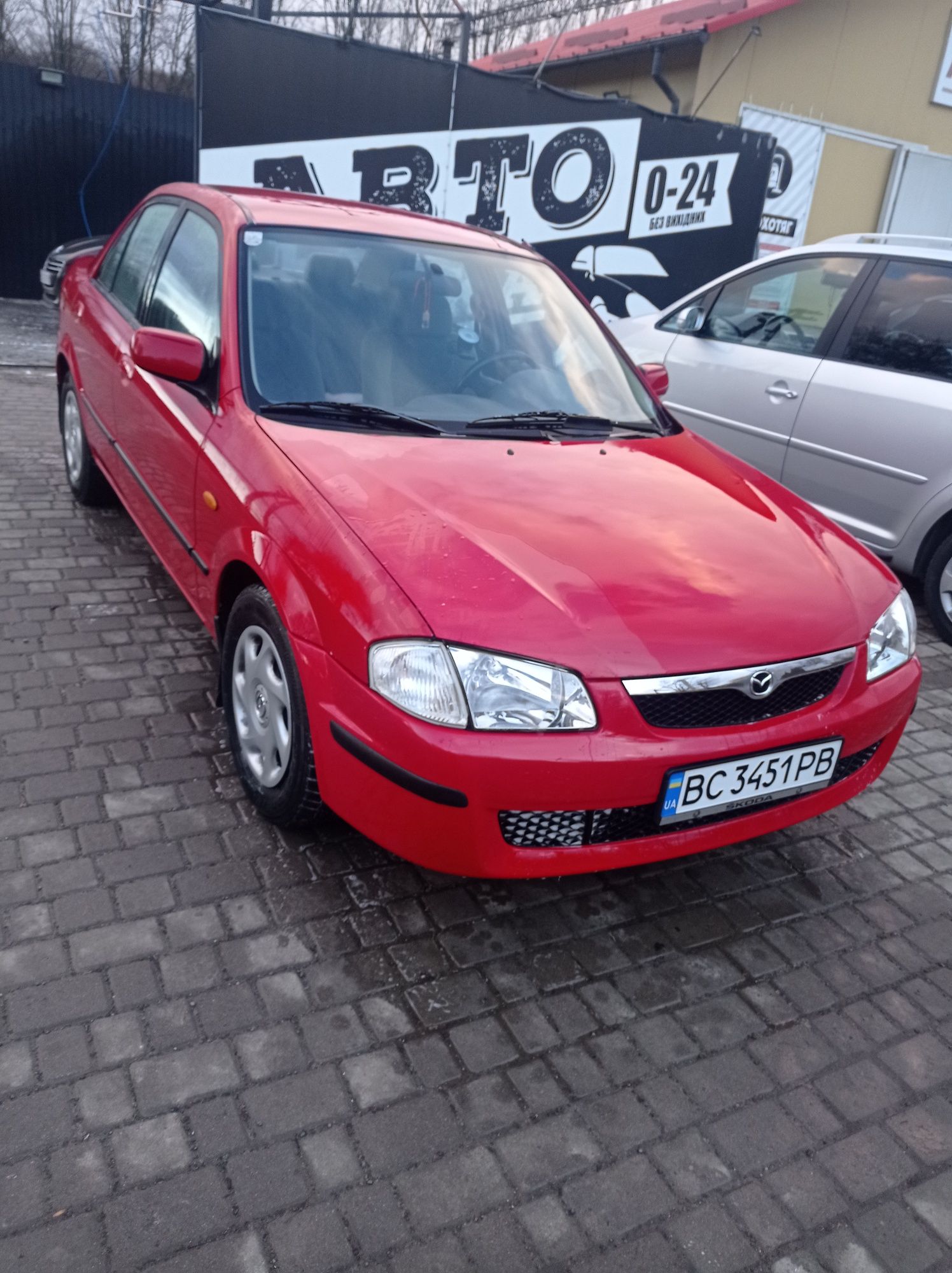 Mazda 323 1999 року