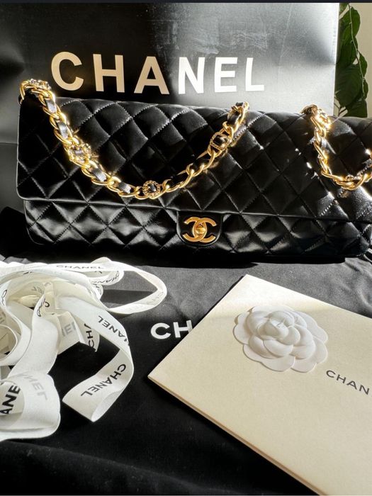 Ponadczadowa kopertówka Chanel