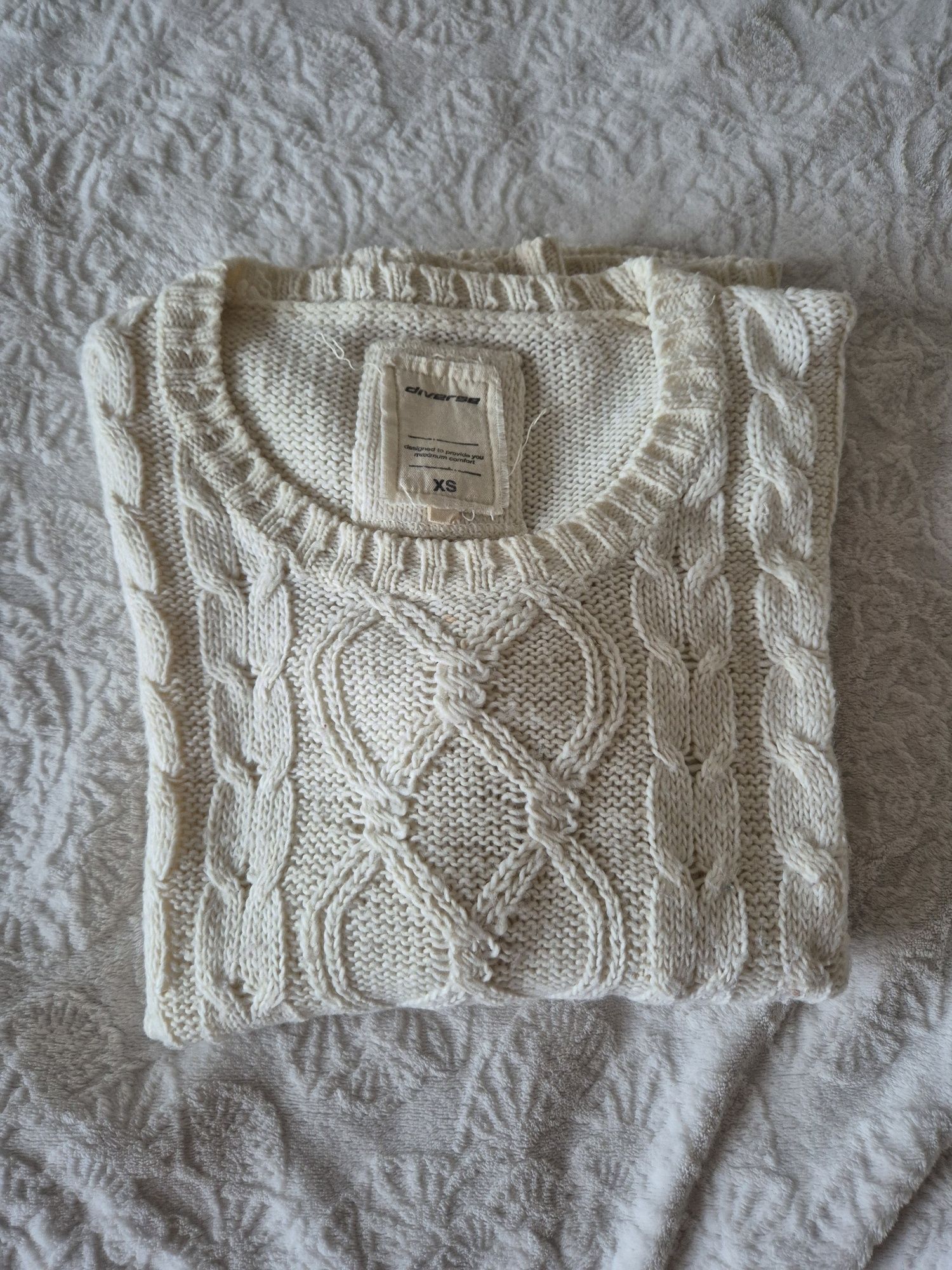 Diverse sweter kremowy z wełną, warkoczowy wzór