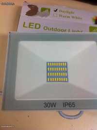 Projectores de Leds 30W 2000 lumens p/ exterior novos