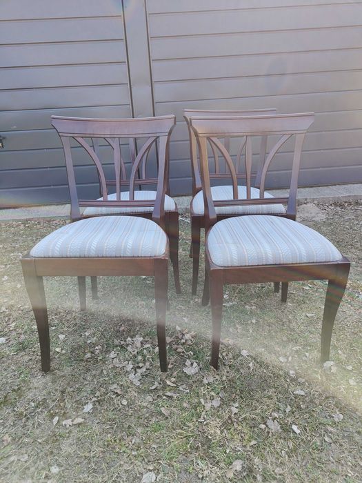 Komplet krzeseł drewnianych
