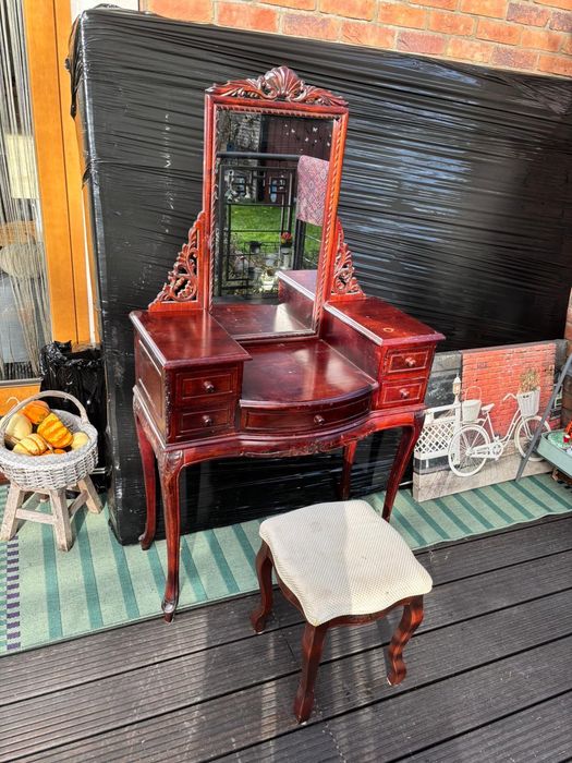 Piękna toaletka w stylu vintage