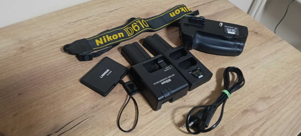 Nikon D610 body pelna klatka niski przebieg plus dodatki.