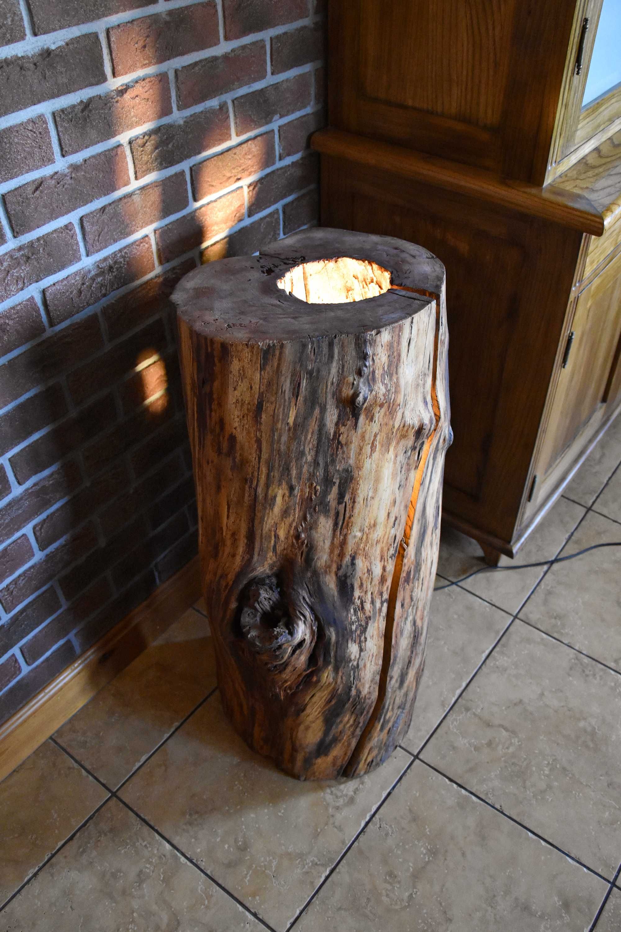 Drewniana Lampa podłogowa - Pień gruszy - Naturalna dekoracja