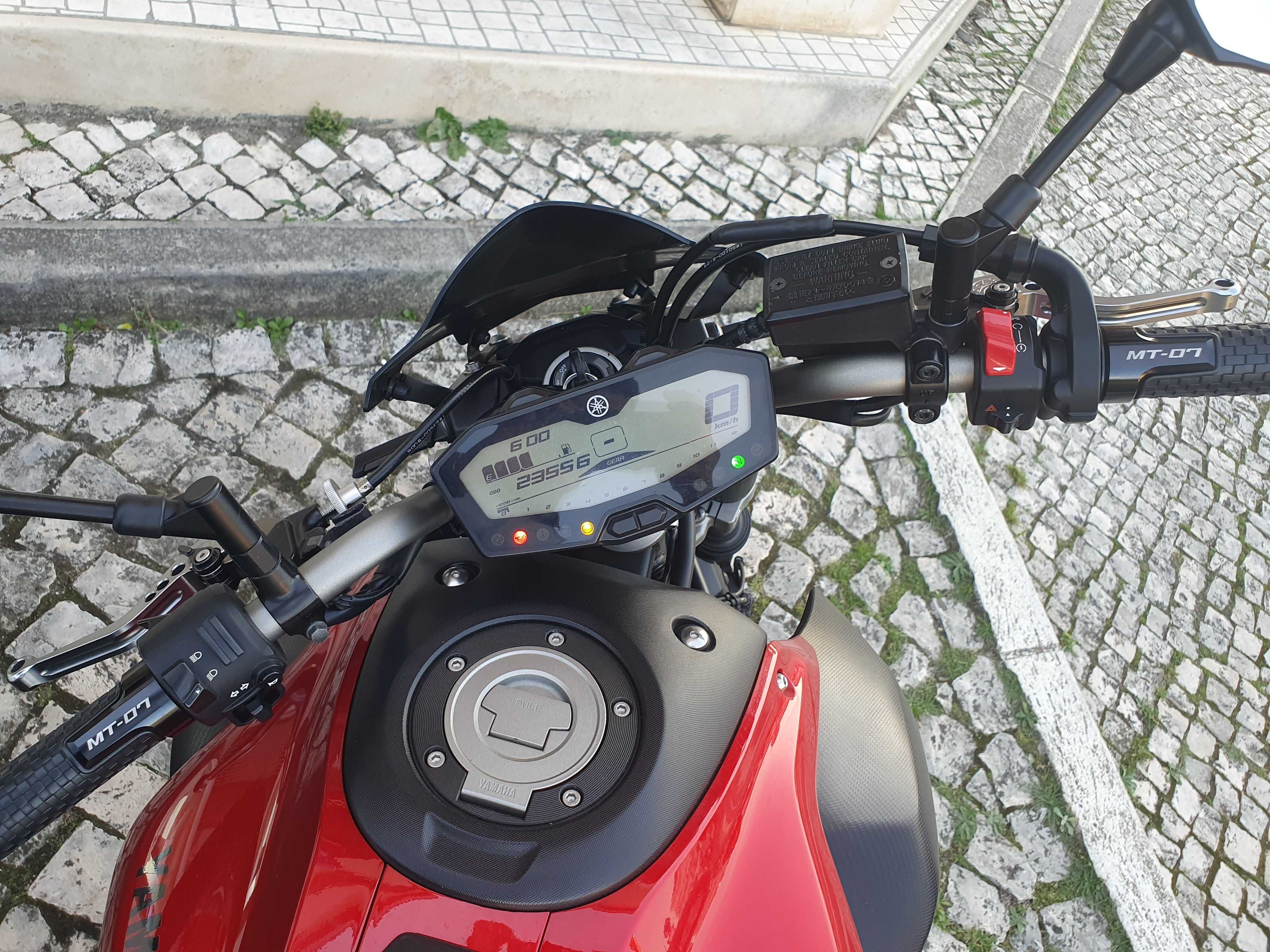 Yamaha MT 07 - 55KW - Excelentes condições c/extras