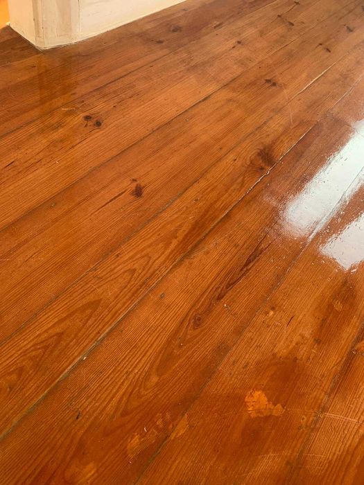 Afagamento / Envernizamento de Pavimento em Taco / Madeira Maciça