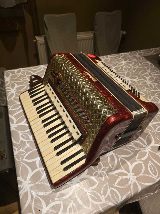 Akordeon Weltmeister 120 basów, futerał w zestawie