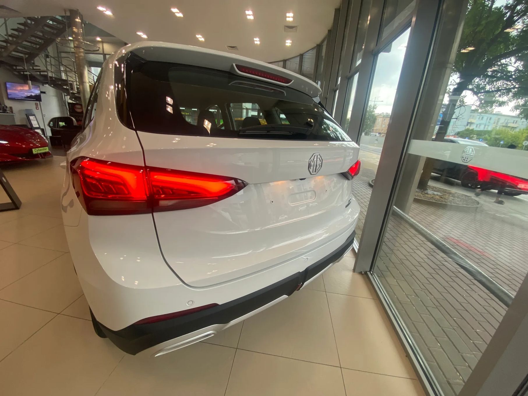 MG ZS MG ZS HYBRID+ od ręki