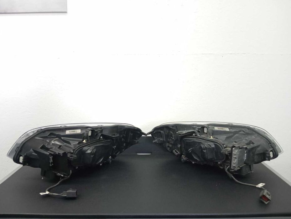 Volvo XC60 Фара  права ліва