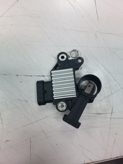 Регулятор напряжения