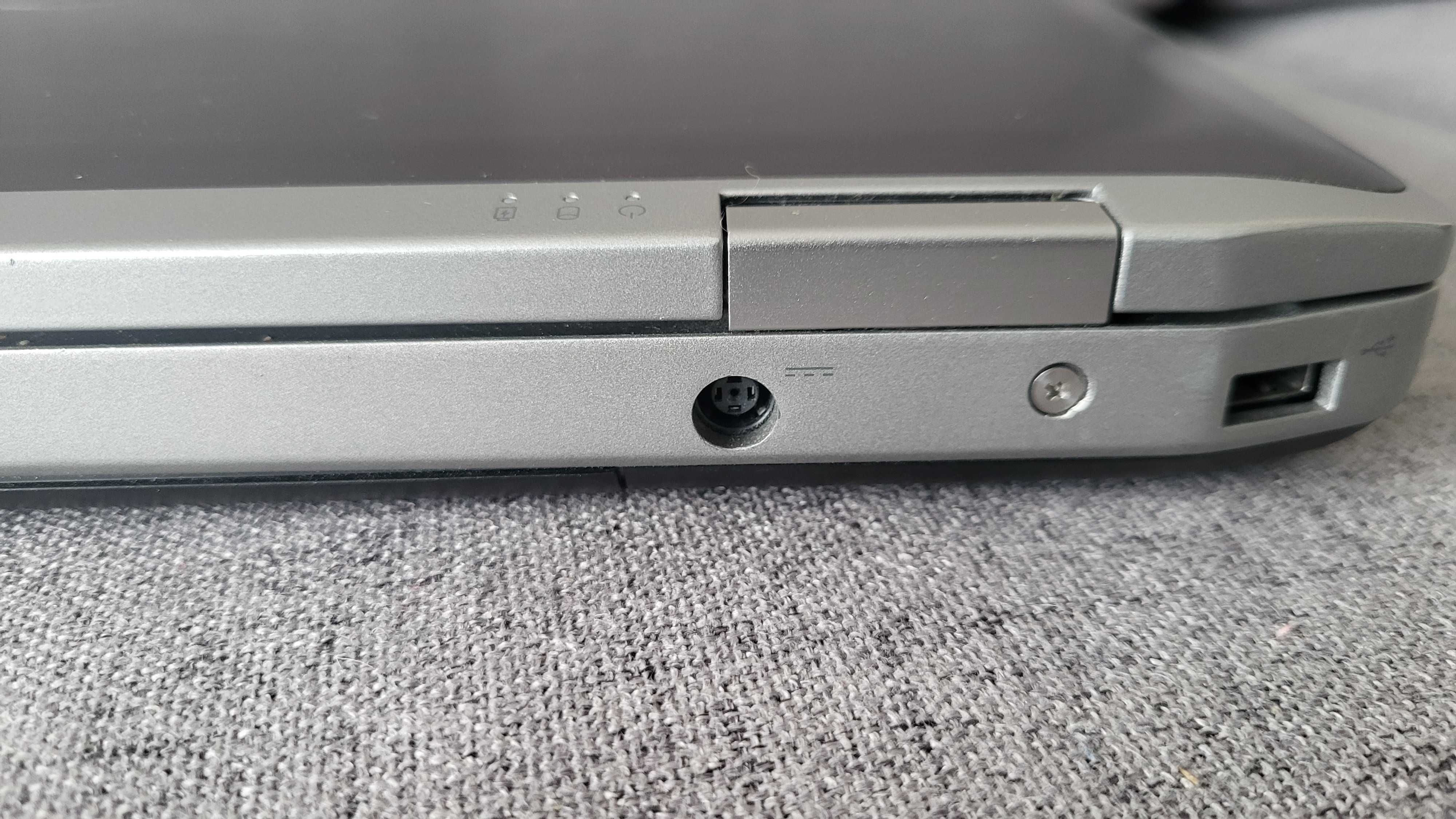 Używany Dell Latitude E6530 ze stacją dokującą.