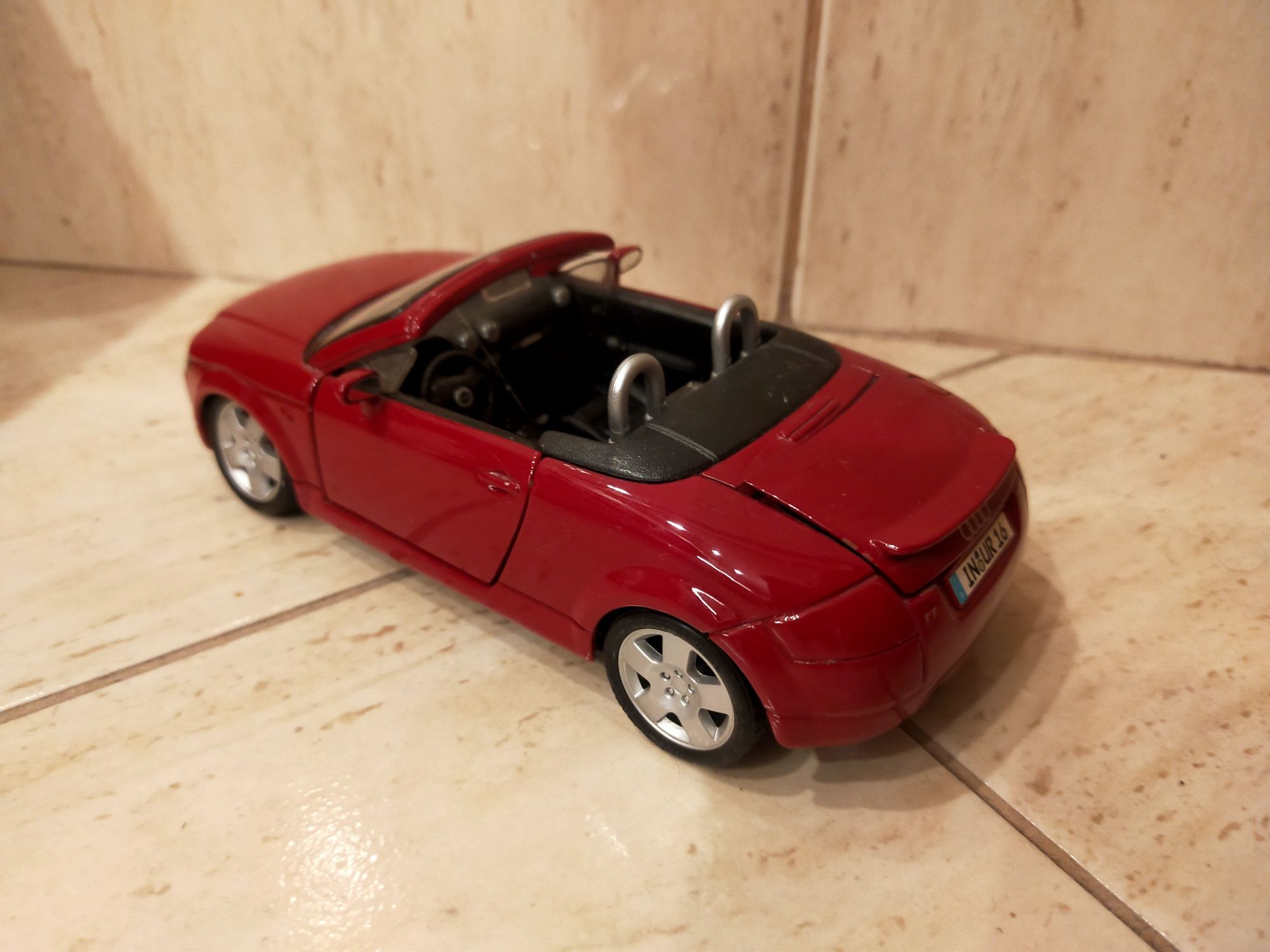 Model Maisto Audi TT roadster 1:24