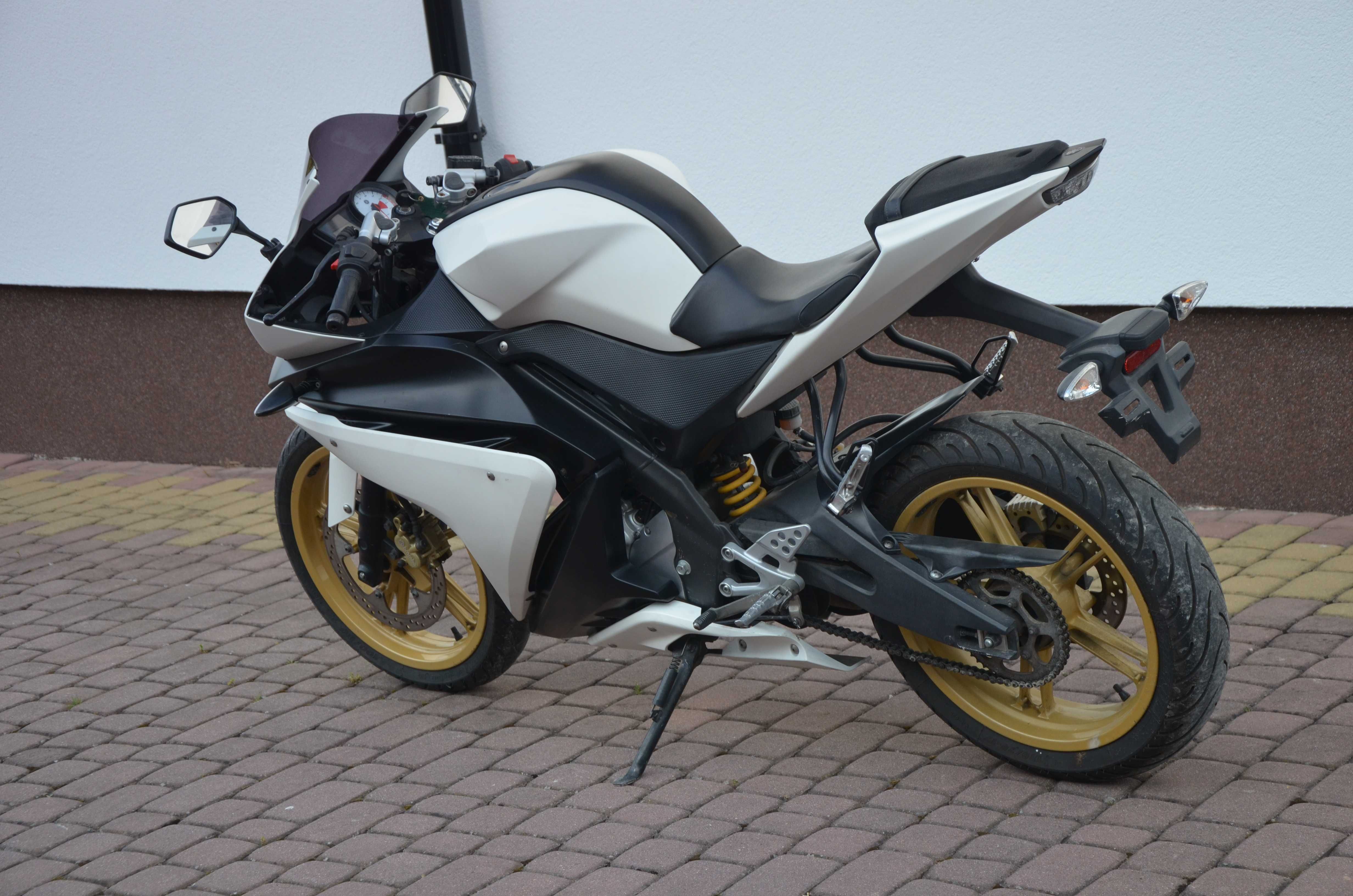 yamaha yzf r125 rok 2012