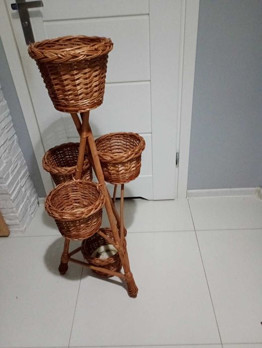 Kwietnik  wiklinowy  5 koszyków