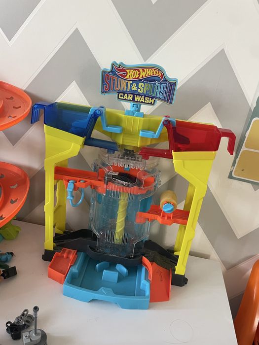 Hot wheels автомийка гараж