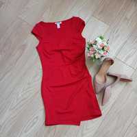 Короткое красное платье, S