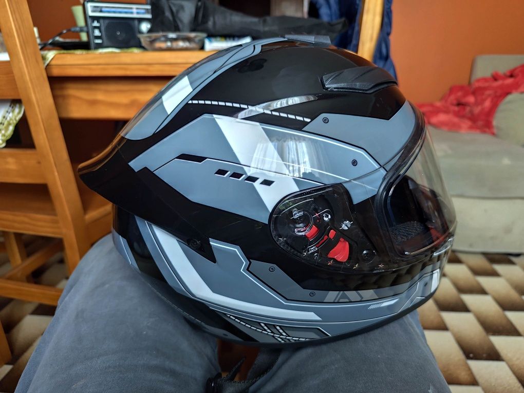Capacete fechado novo