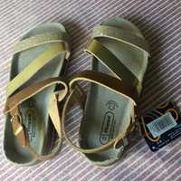 Bonitas sandálias da marca Beppi, em estado novo