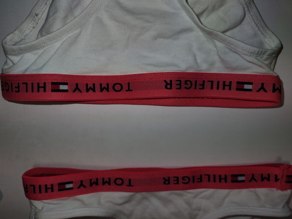 Tommy Hilfiger r.104/110 na 4-5lat bielizna,majtki,staniczek,komplet.