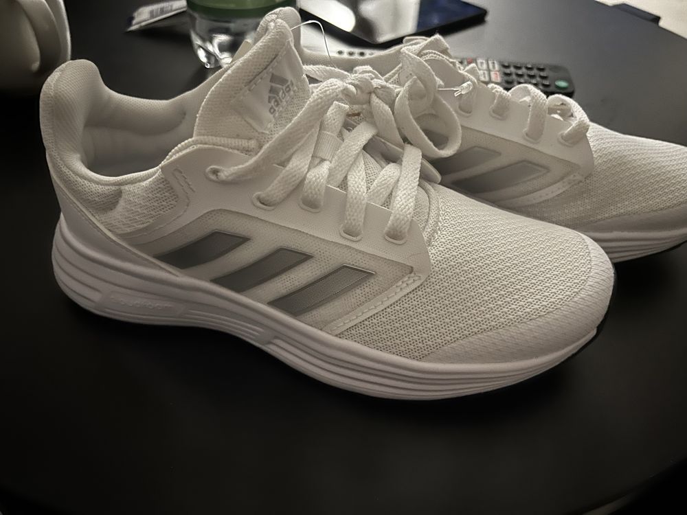 Buty sportowe Adidas nowe rozm.37,5