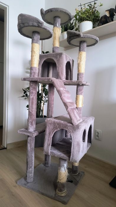 Drapak-domek dla kota