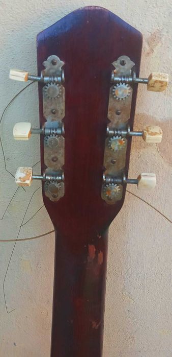 Гітара акустична . Струни.