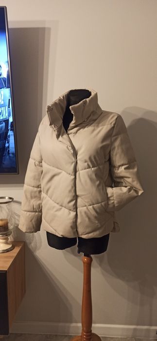 Beżowa zimowa kurtka puffer Reserved rozmiar 36 - 38