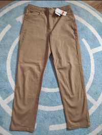 Brązowe spodnie chinosy jeansy regular fit Reserved