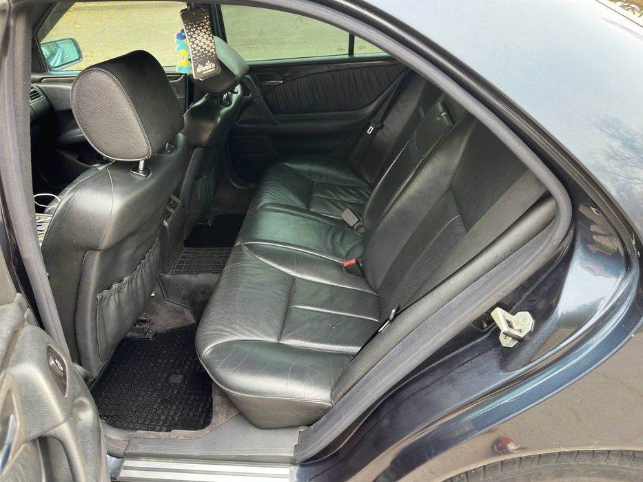 Mercedes-Benz E-Class W210