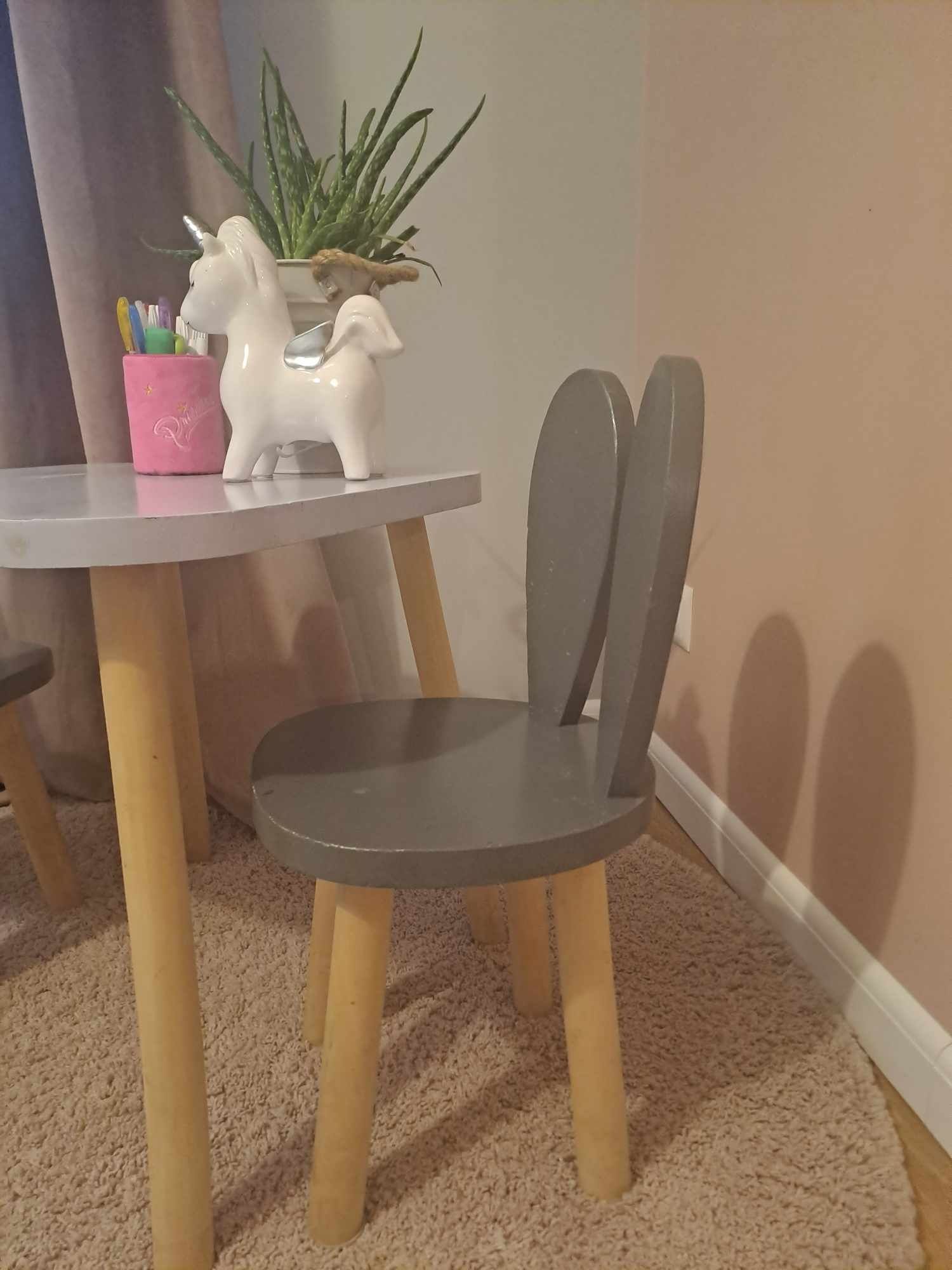 Zestaw - stolik i krzesełka dla dzieci drewniane - króliczek